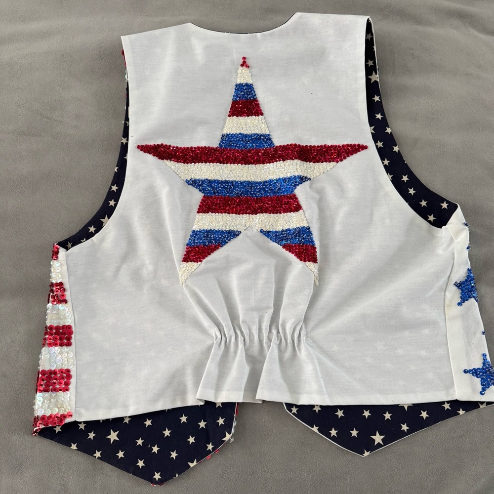 Women’s Medium. Hand beaded vest. One of a kind. Reversible. One available. - Picture 2 of 2